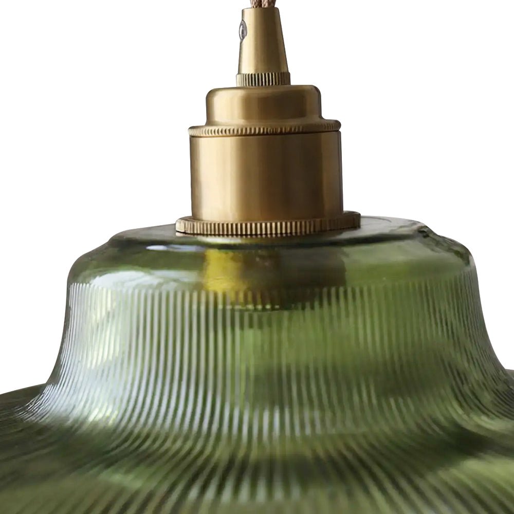 Lámpara de techo colgante, cúpula ribeteada. Estilo granja moderna, para diseño interior contemporáneo.