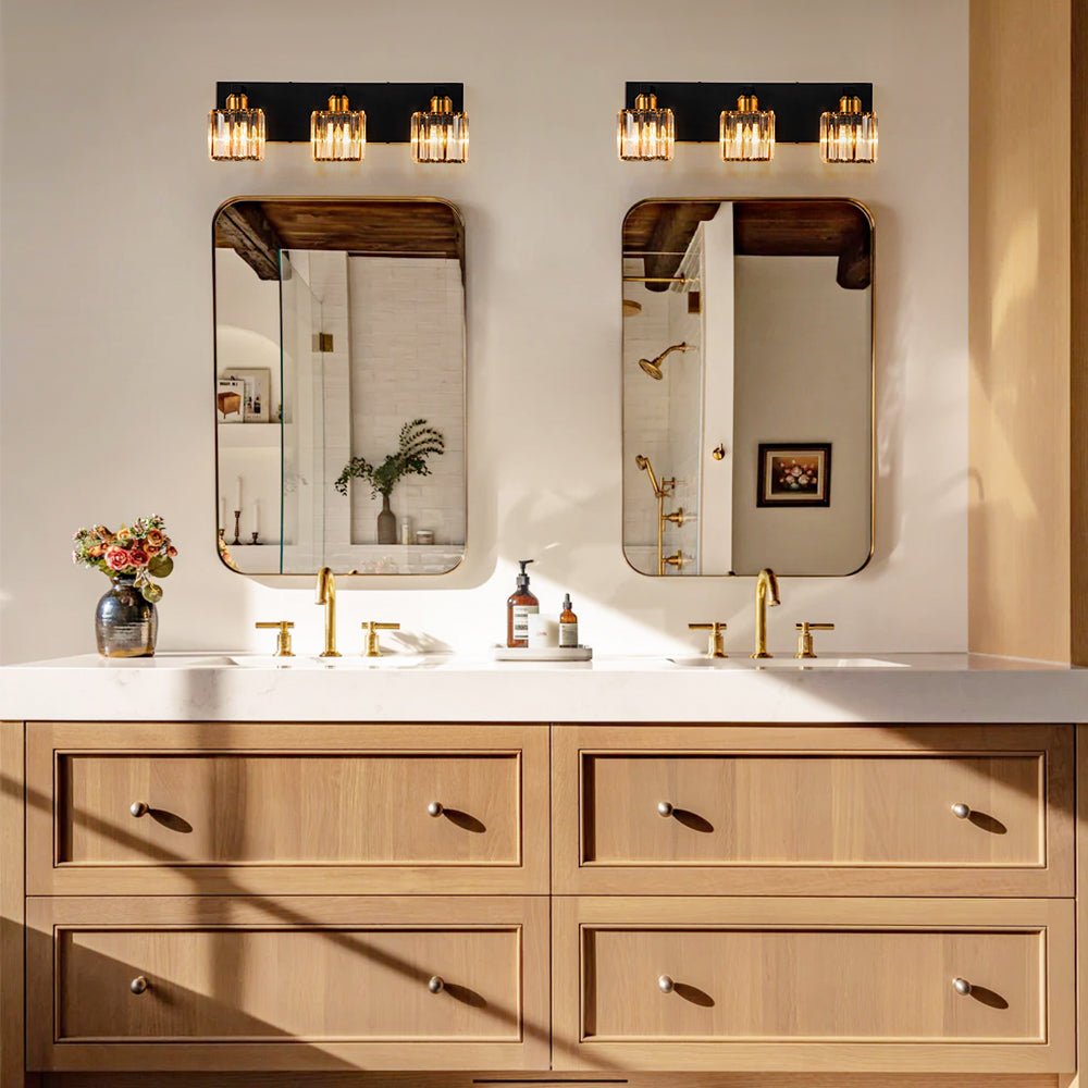 Luz de tocador de baño, estilo glamour moderno, con pantalla de cristal cuadrado. Acabado cromo.