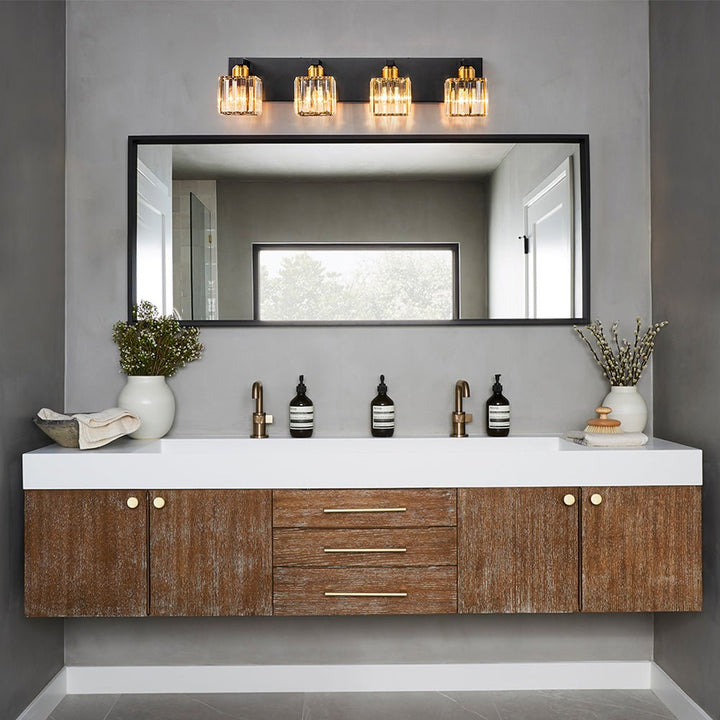 Luminaria de pared moderna, cristal cuadrado. Luz glamour ideal para tocador de baño o dormitorio.