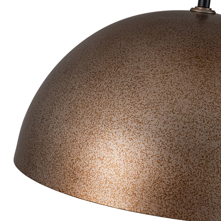 Lámpara industrial para comedor, cúpula metálica oscura. Iluminación funcional y decorativa.