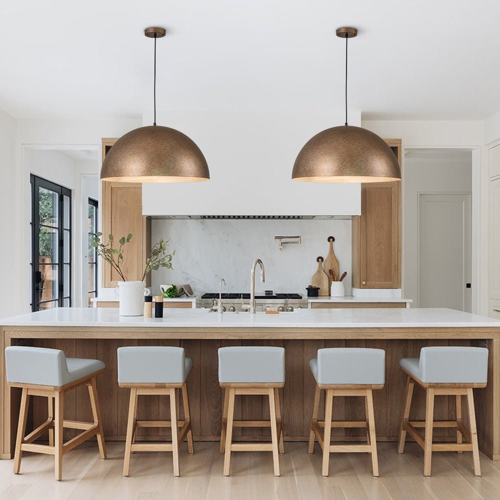 Lámpara colgante industrial cúpula negra para comedor moderno. Iluminación elegante.