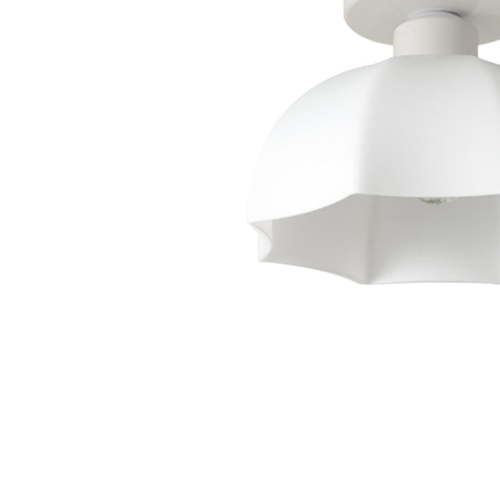 Luz de techo blanca, cúpula escallopada moderna. Lámpara minimalista para iluminación interior del hogar.