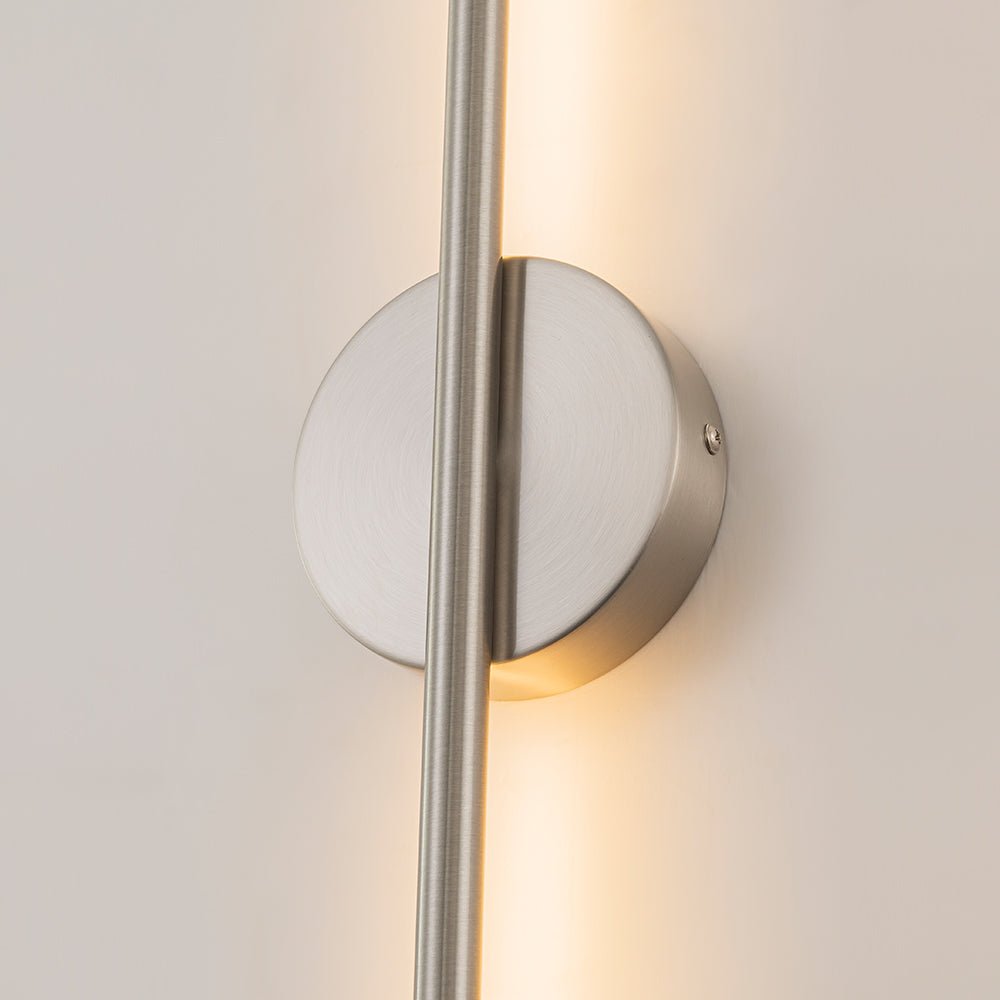 Iluminación de pared LED lineal. Luz cálida, diseño moderno y minimalista, disponible en varios acabados.
