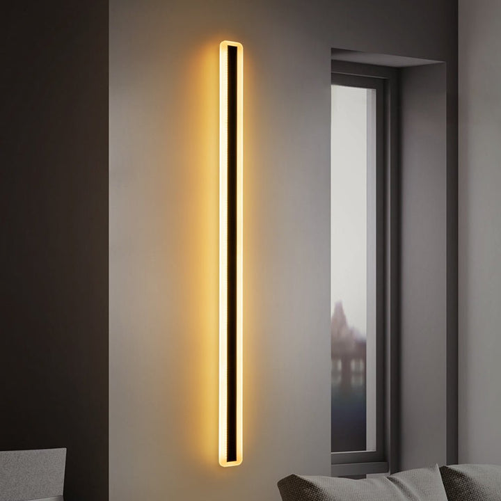Iluminación LED minimalista negra para jardín. Luz de pared exterior impermeable de diseño lineal moderno.