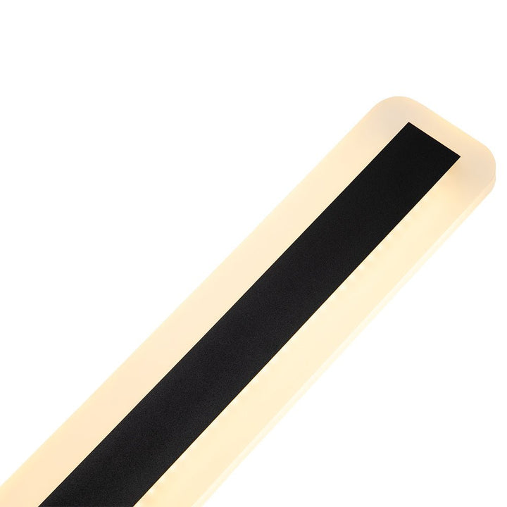 Moderna luz de pared exterior LED negra. Diseño lineal, minimalista e impermeable para jardín, patio o fachada.