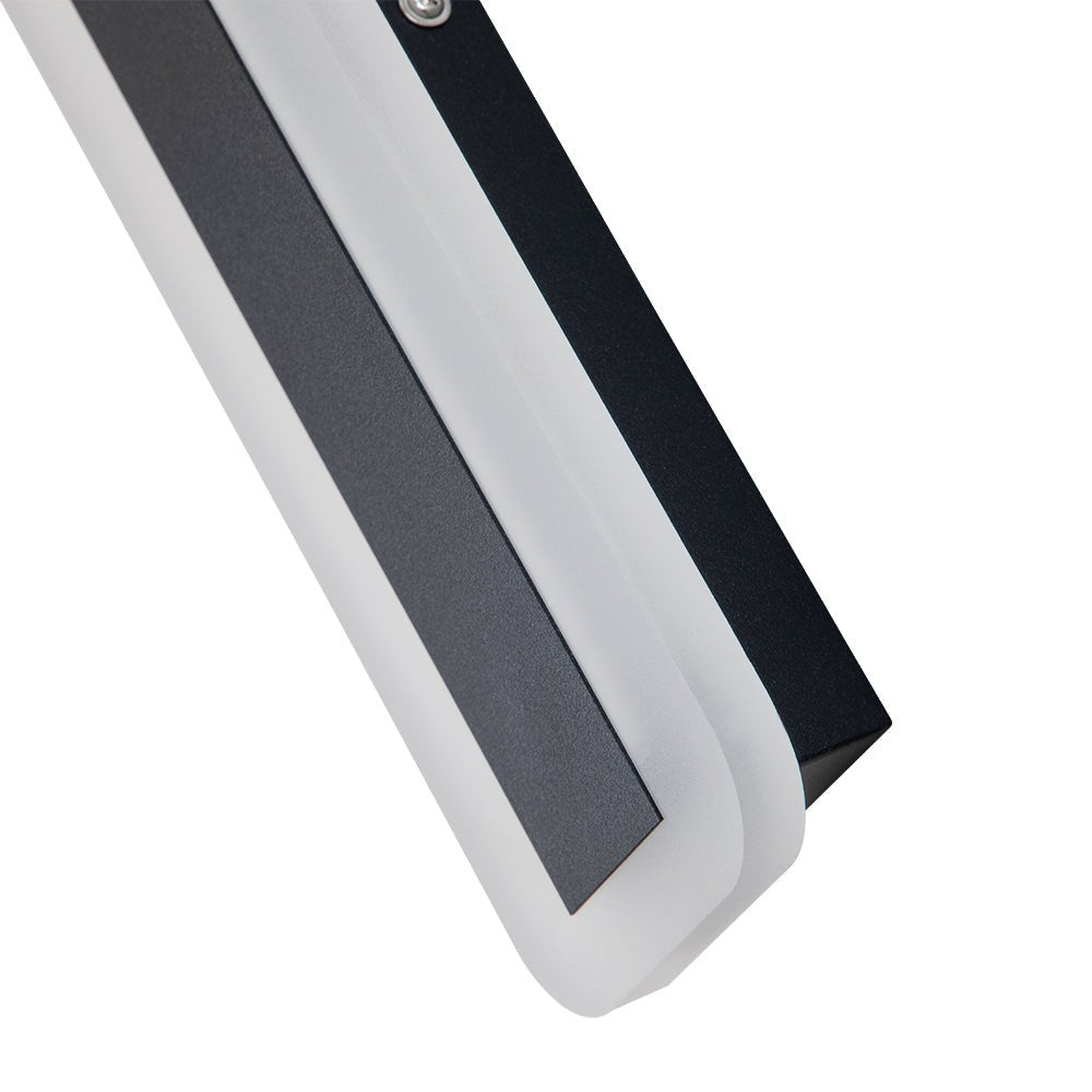 Luz de pared exterior LED impermeable negra. Iluminación moderna y lineal para patio o jardín.
