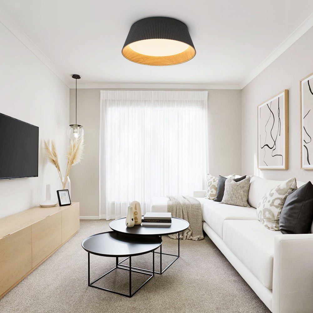 Iluminación LED empotrada cónica, elegante acabado de grano de madera, crea un ambiente acogedor.