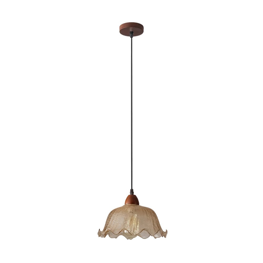 Lámpara colgante floral ámbar de cristal para iluminación cálida en vestíbulo.