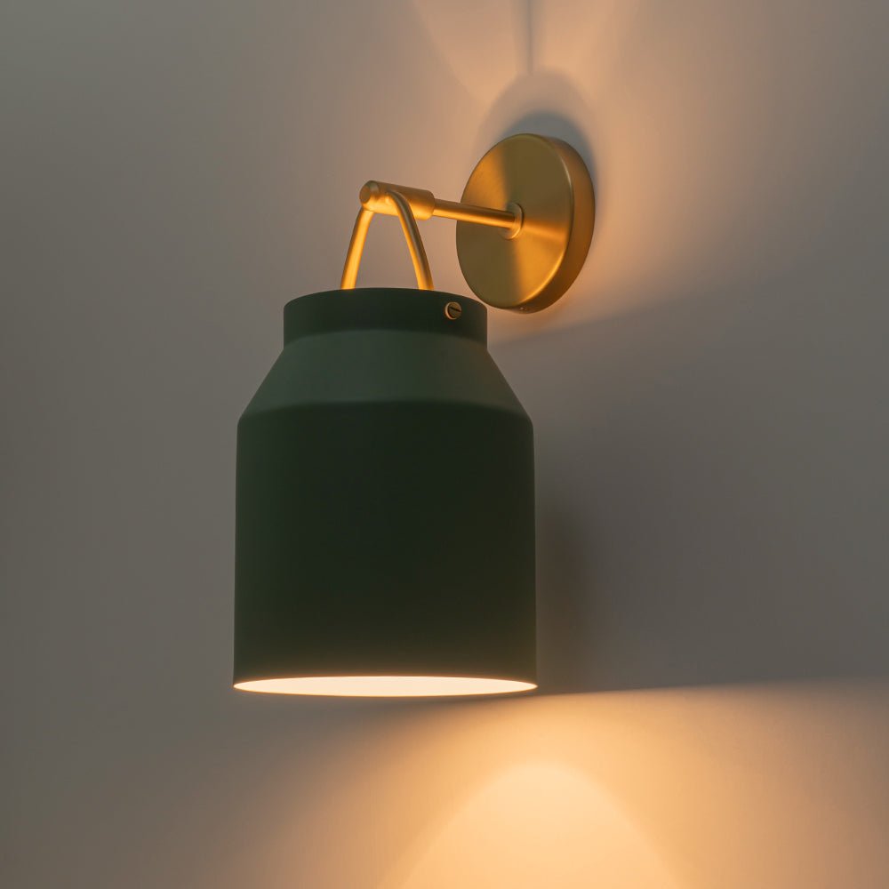 Iluminación ambiental: aplique de pared de vidrio nórdico, diseño minimalista para una luz suave.