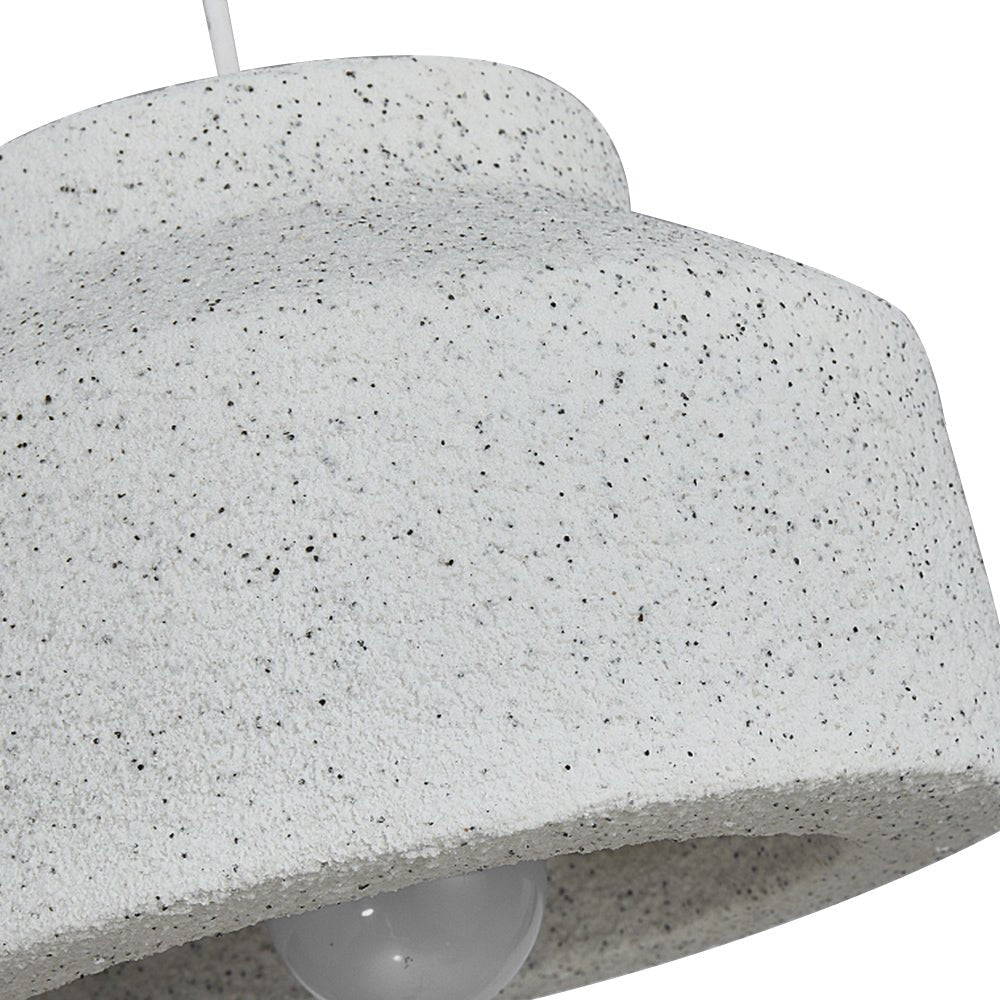 Lámpara colgante estilo Wabi Sabi gris claro, difusora de luz ambiental para espacios interiores nórdicos.
