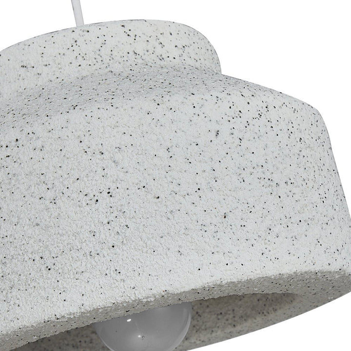 Lámpara colgante estilo Wabi Sabi gris claro, difusora de luz ambiental para espacios interiores nórdicos.