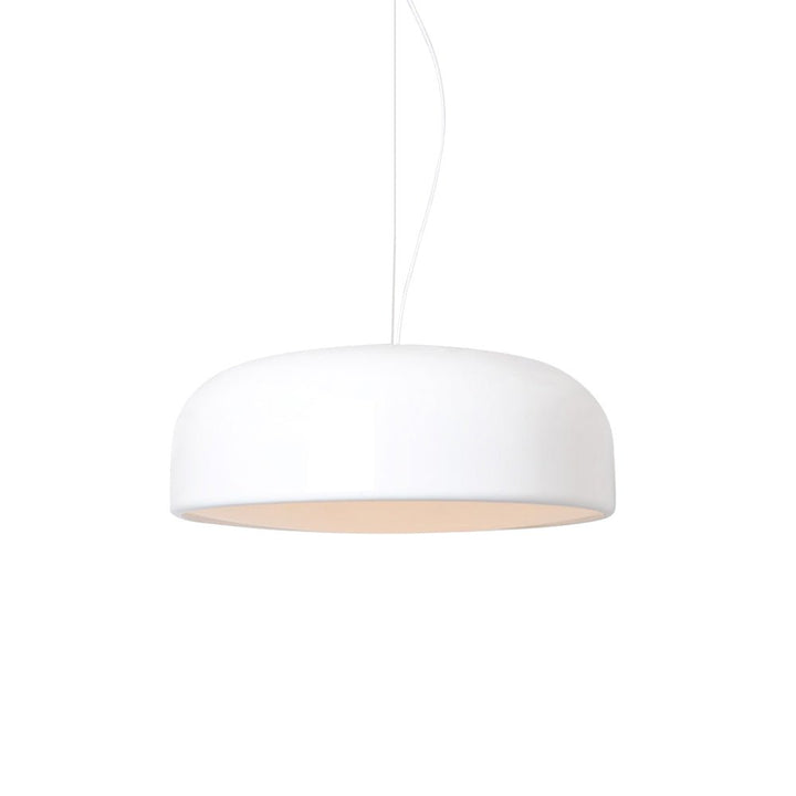 Decoración nórdica: lámpara colgante blanca de cúpula, ideal para iluminar y embellecer tu espacio.