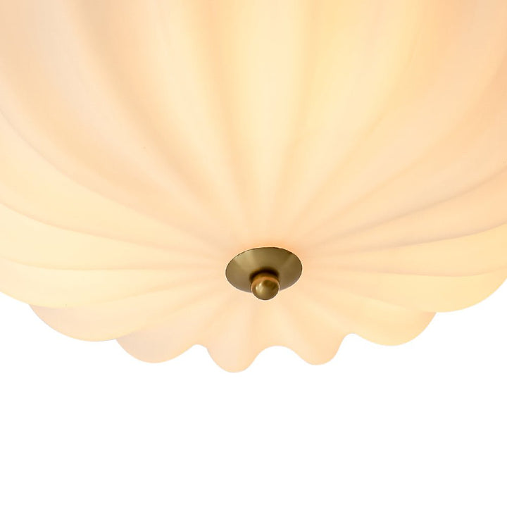 Plafón dorado moderno de 3 luces con vidrio esmerilado. Diseño escandinavo, ideal para cualquier habitación.