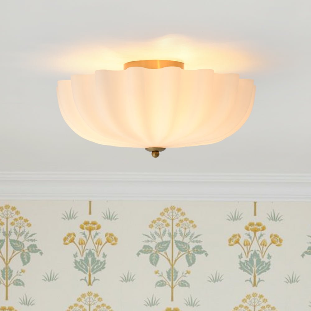 Plafón de techo nórdico moderno dorado con 3 luces y pantallas de vidrio esmerilado, ideal para salón.