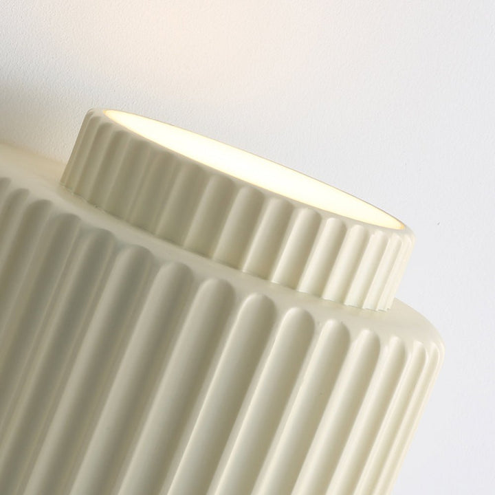 Luz de pared de resina estilo nórdico. Diseño cilíndrico con capas, aporta iluminación interior y decoración.