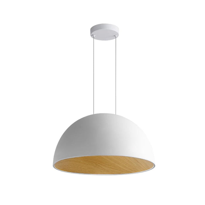 Luz LED moderna: Lámpara colgante cúpula nórdica de madera blanca, perfecta para interiores elegantes.