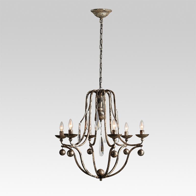 Candelabro de cristal y metal estilo retro, perfecto para salones y comedores con decoración vintage.