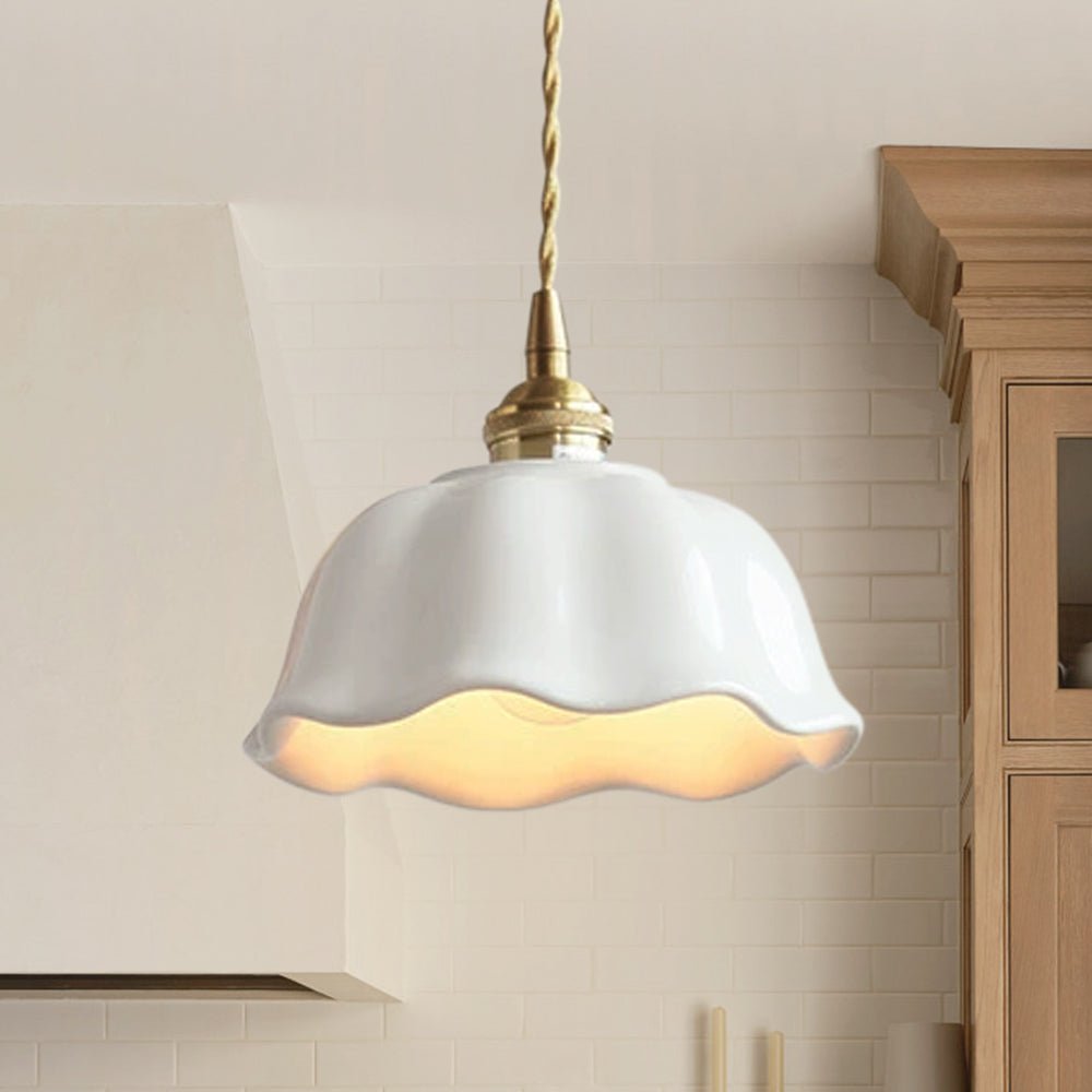 Lámpara colgante blanca minimalista retro con diseño de flor. Iluminación decorativa para el hogar, estilo único.