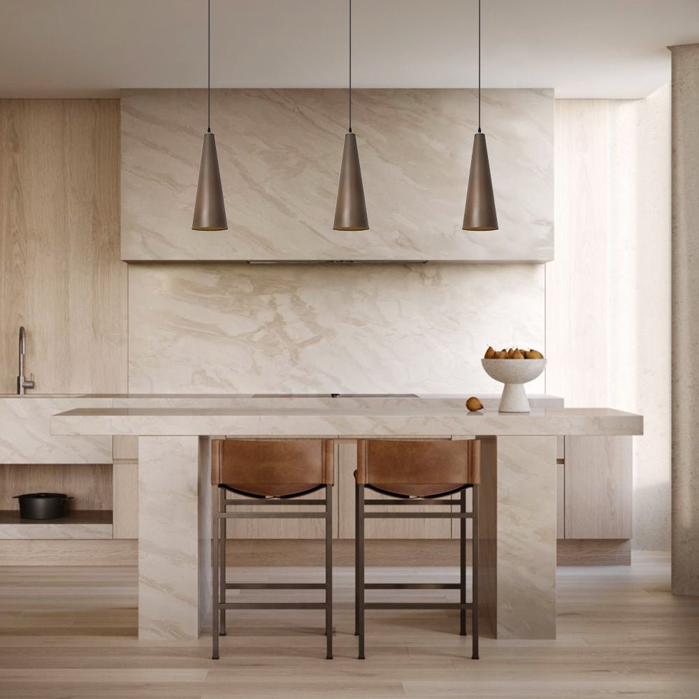 Iluminación colgante moderna de cono oxidado. Lámpara industrial de 1 luz, perfecta para cualquier techo o habitación.
