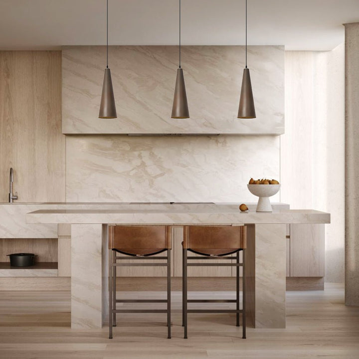 Iluminación colgante moderna de cono oxidado. Lámpara industrial de 1 luz, perfecta para cualquier techo o habitación.