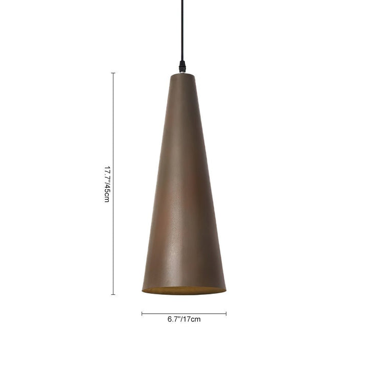Lámpara cono colgante con acabado industrial oxidado. Diseño moderno para iluminación de techo y decoración Wabi Sabi.
