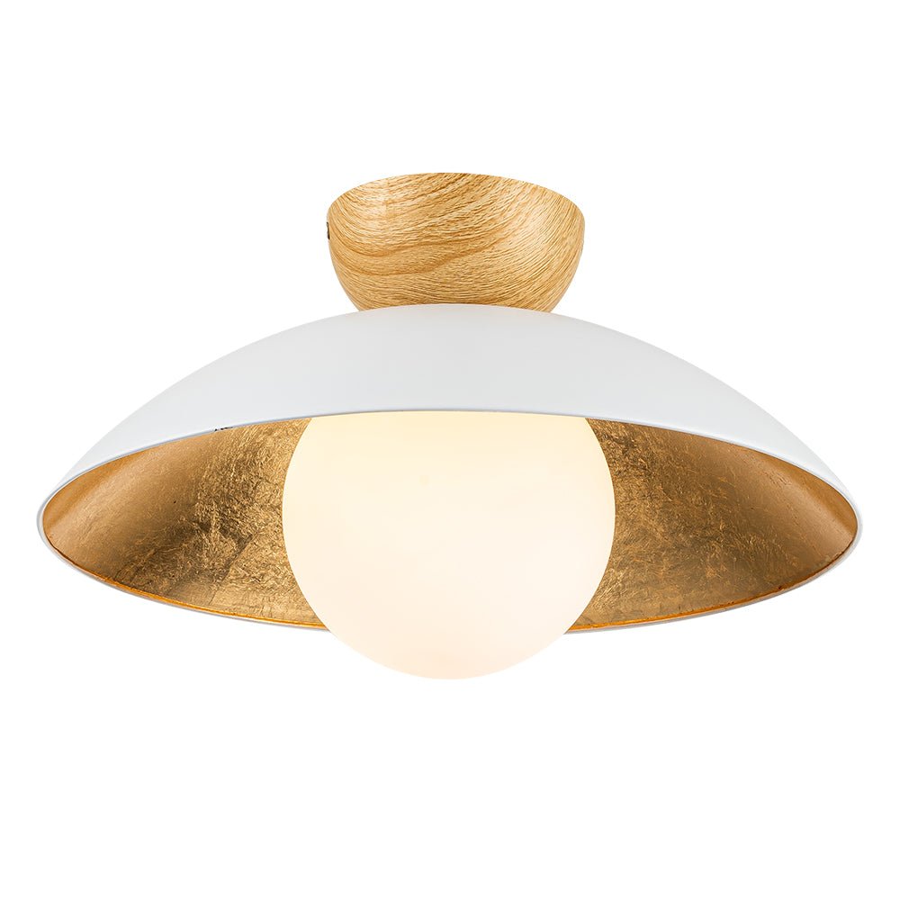 Decoración: lámpara de techo moderna de vidrio y hoja de oro, diseño escandinavo. Iluminación elegante.