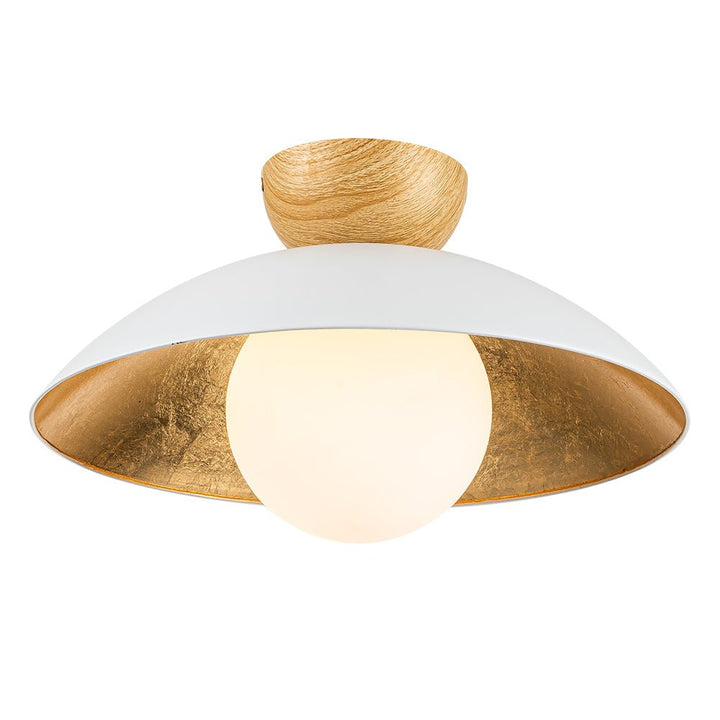 Decoración: lámpara de techo moderna de vidrio y hoja de oro, diseño escandinavo. Iluminación elegante.
