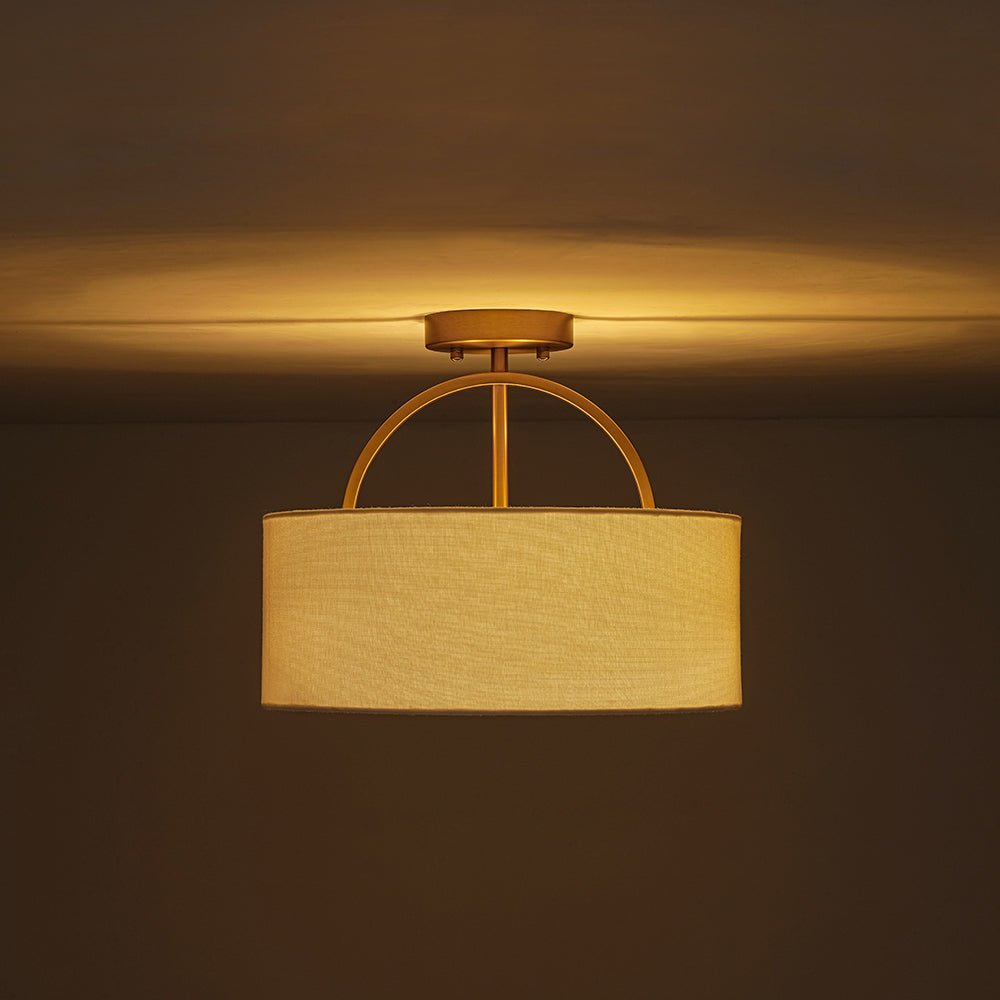 Detalle del tejido de lino en lámpara de techo estilo tambor, dos luces, semi empotrada.