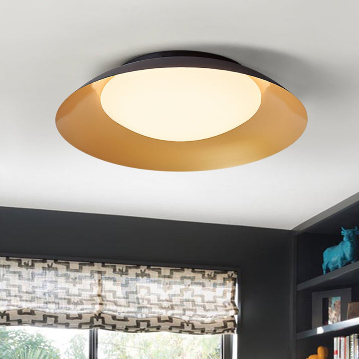 Luz de techo LED empotrada con difusor acrílico, diseño moderno y minimalista para interiores.