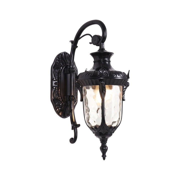 Lámpara exterior con vidrio martillado, estilo tradicional, ideal para la iluminación de fachadas y entradas.