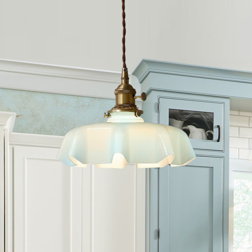 Lámpara colgante estilo vintage floral para cocina. Una luz E27, diseño drapado, decoración retro.