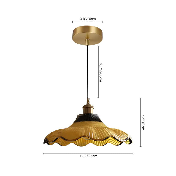 Colgante de flor amarilla con diseño estriado. Lámpara vintage decorativa para iluminación de ambiente cálido.