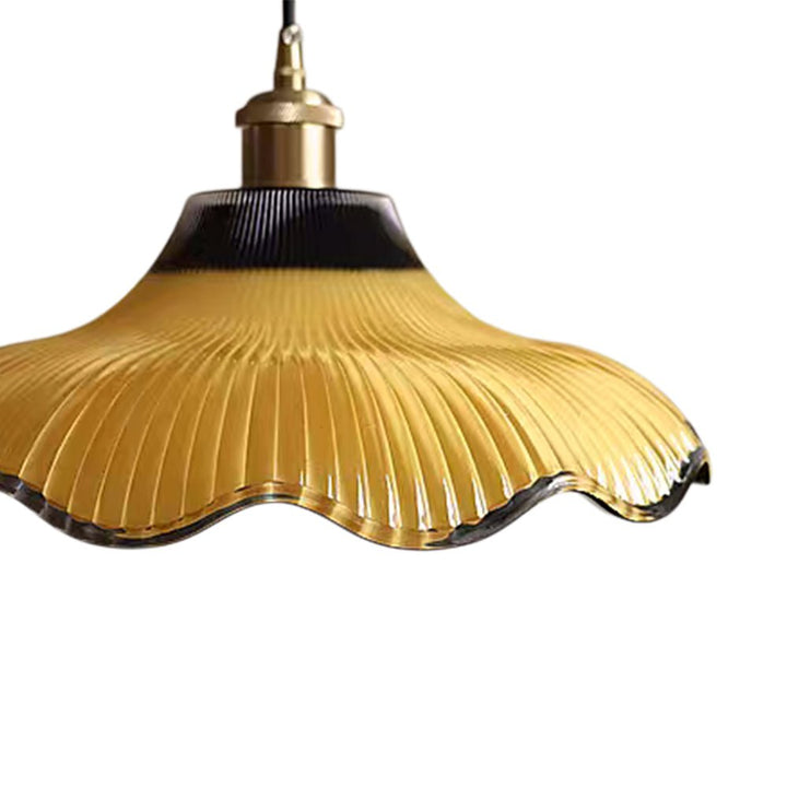 Lámpara colgante vintage de flor amarilla, pantalla estriada. Ideal para iluminación decorativa de techo.