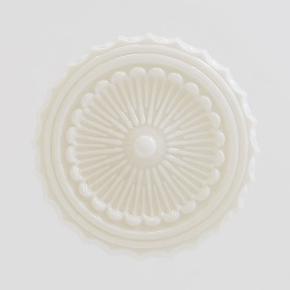 Lámpara colgante escolar de cerámica vintage, elemento decorativo y funcional para el hogar.