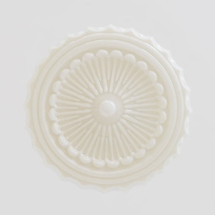 Lámpara colgante escolar de cerámica vintage, elemento decorativo y funcional para el hogar.