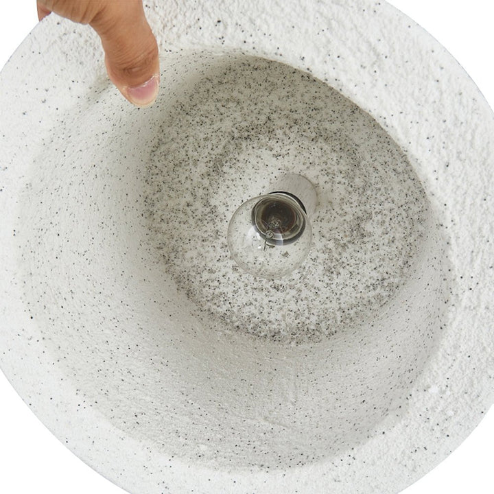 Lámpara colgante regulable con forma de campana cilíndrica. Diseño nórdico para dormitorio o sala.