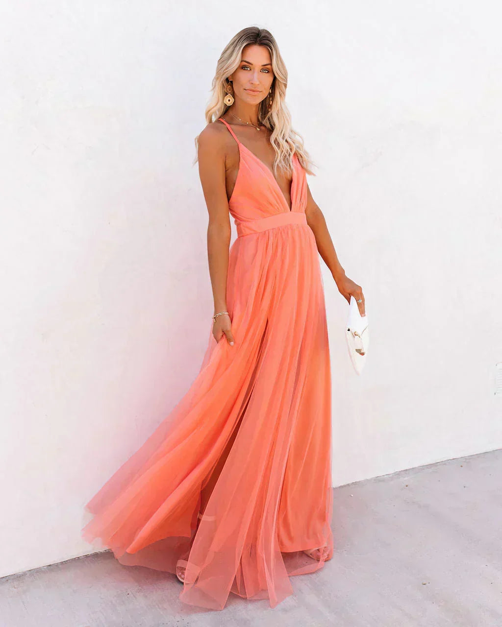 Vestido de noche elegante para mujer con escote V profundo y abertura alta. Ideal para fiesta, gala o graduación.