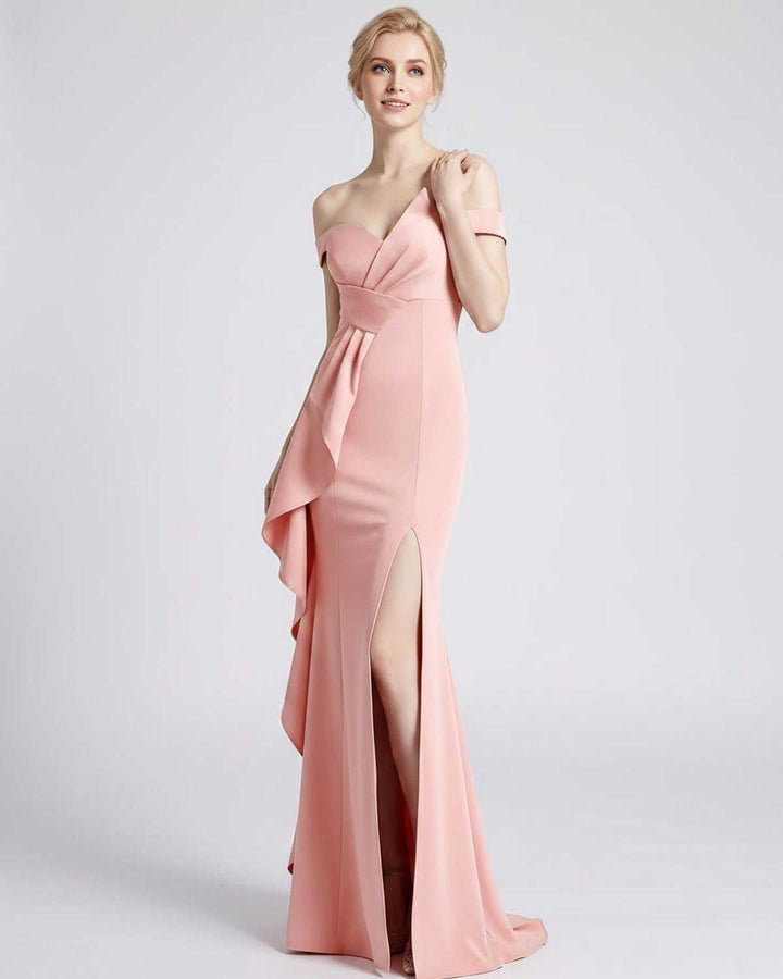 Sofisticado vestido maxi de noche, silueta sirena. Resalta tu figura en cualquier evento.