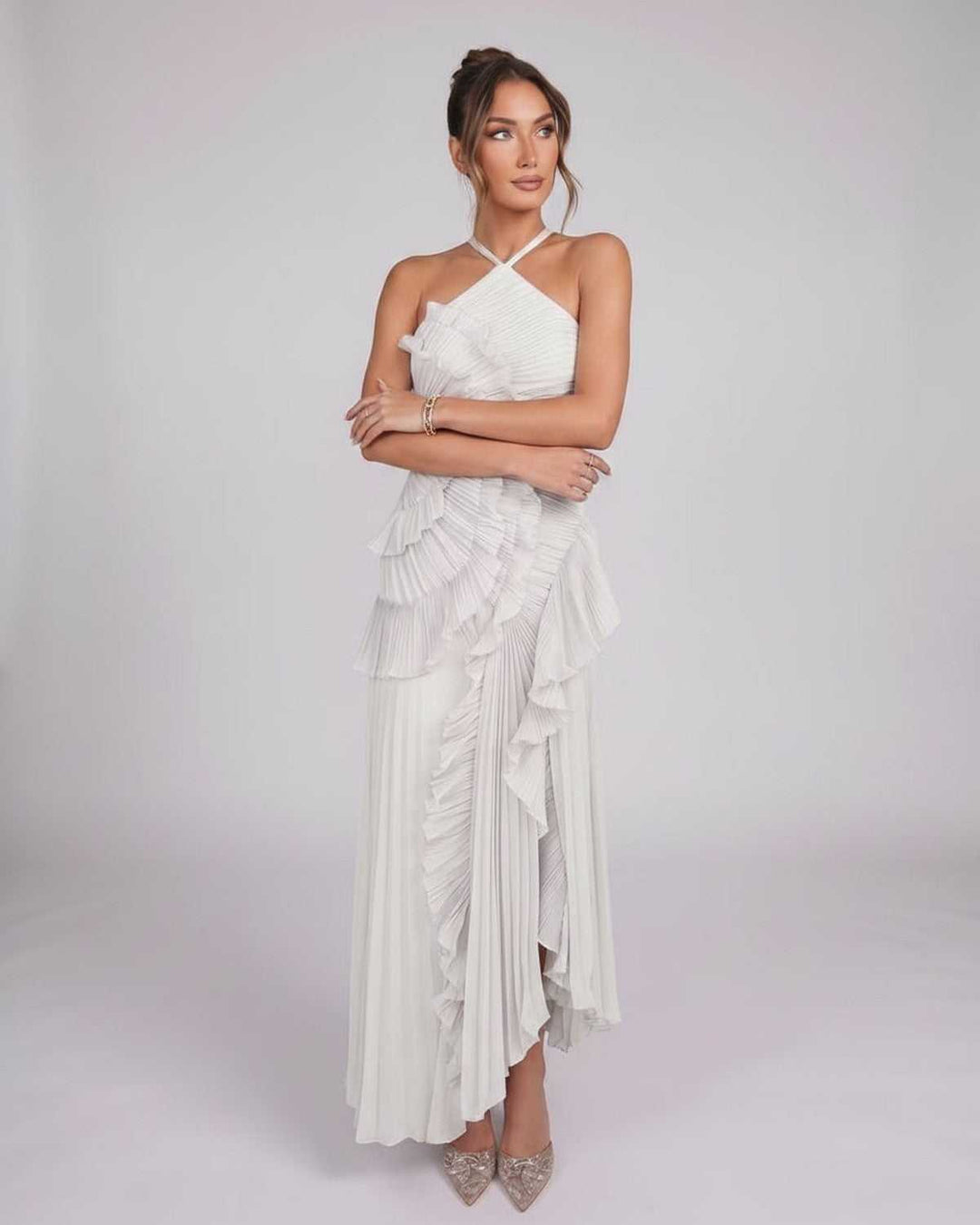 Vestido largo de fiesta para mujer, asimétrico y fluido, con elegante cuello halter.