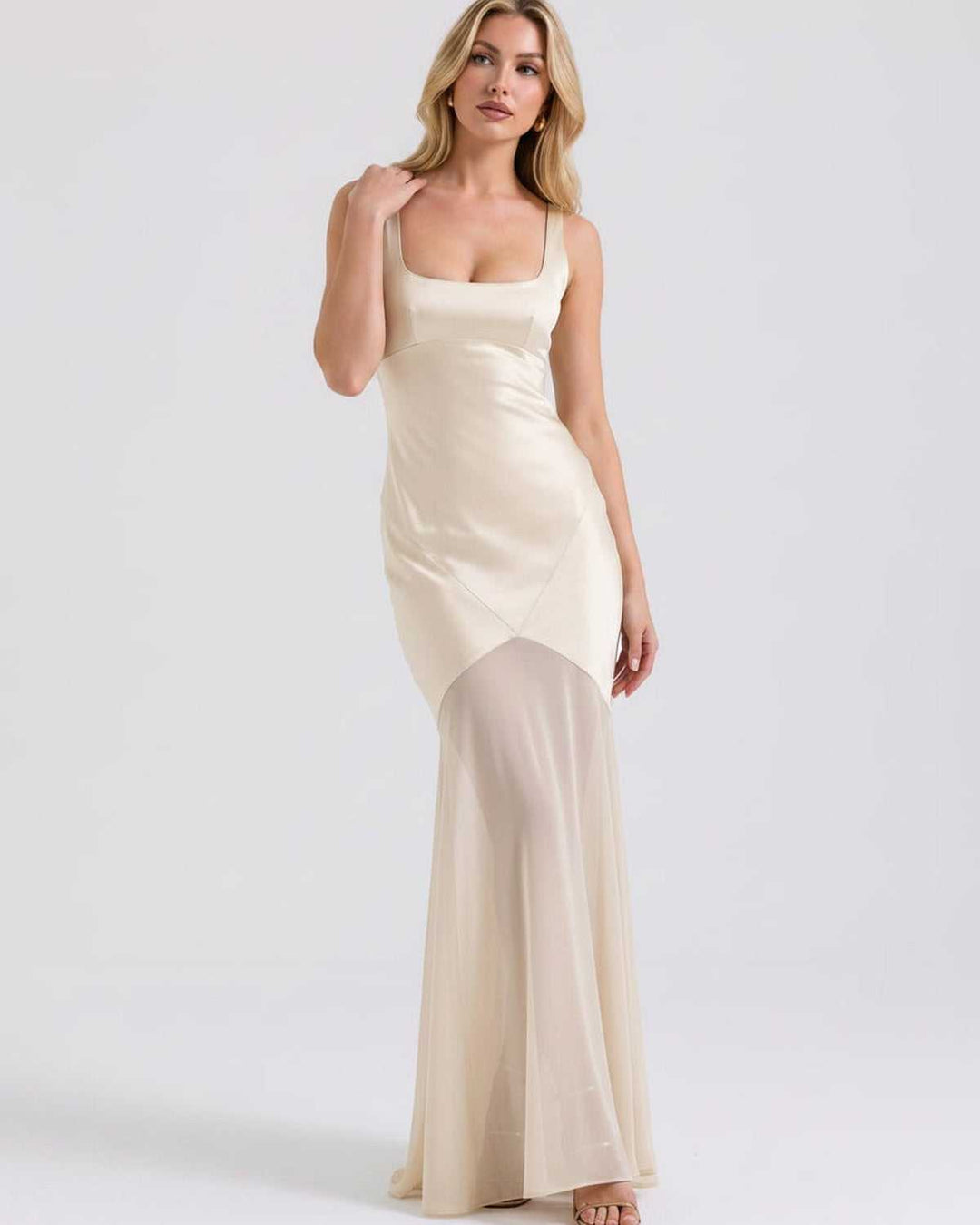 Vestido de noche fluido para mujer, ideal para fiesta o invitada de boda, un look sofisticado y versátil.