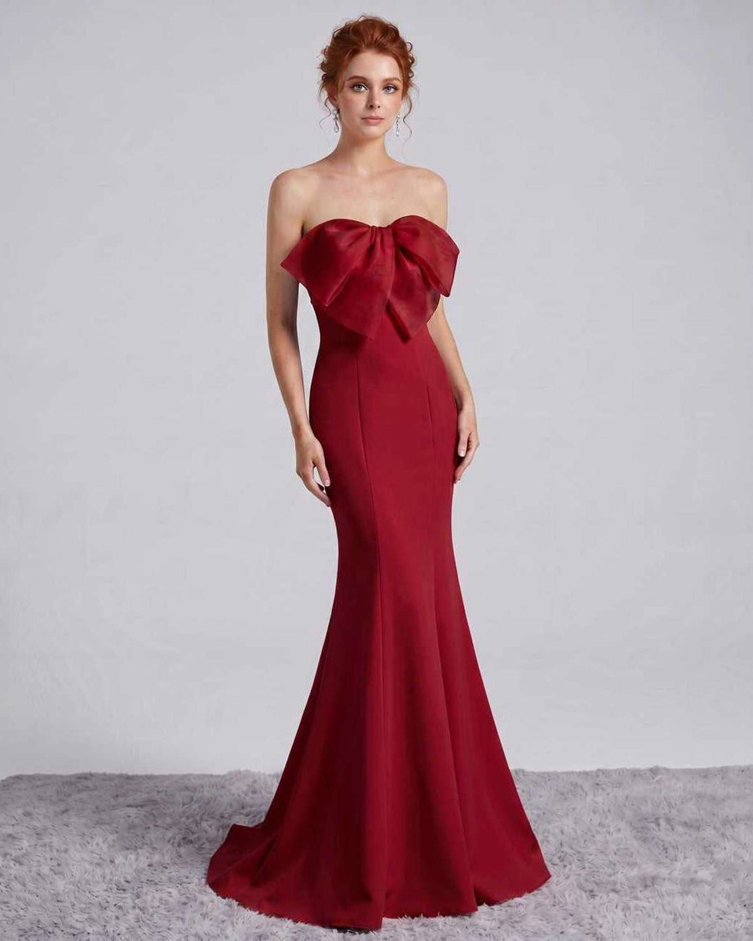 Moda para invitadas: vestido largo de noche, estilo sirena, elegante y formal.