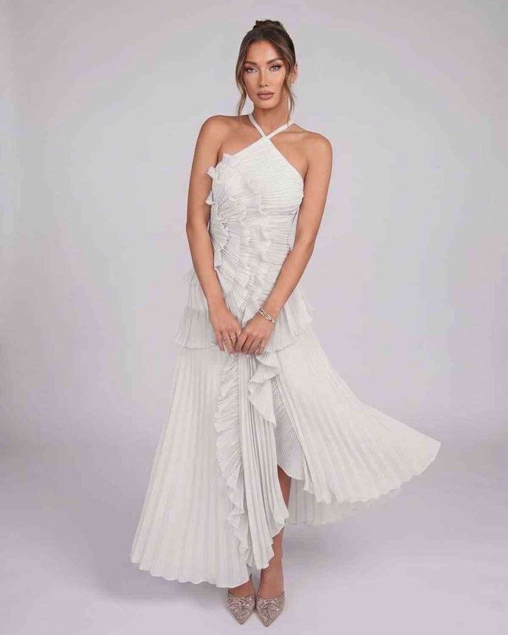 Vestido maxi asimétrico para mujer, cuello halter, estilo fluido para moda verano elegante.