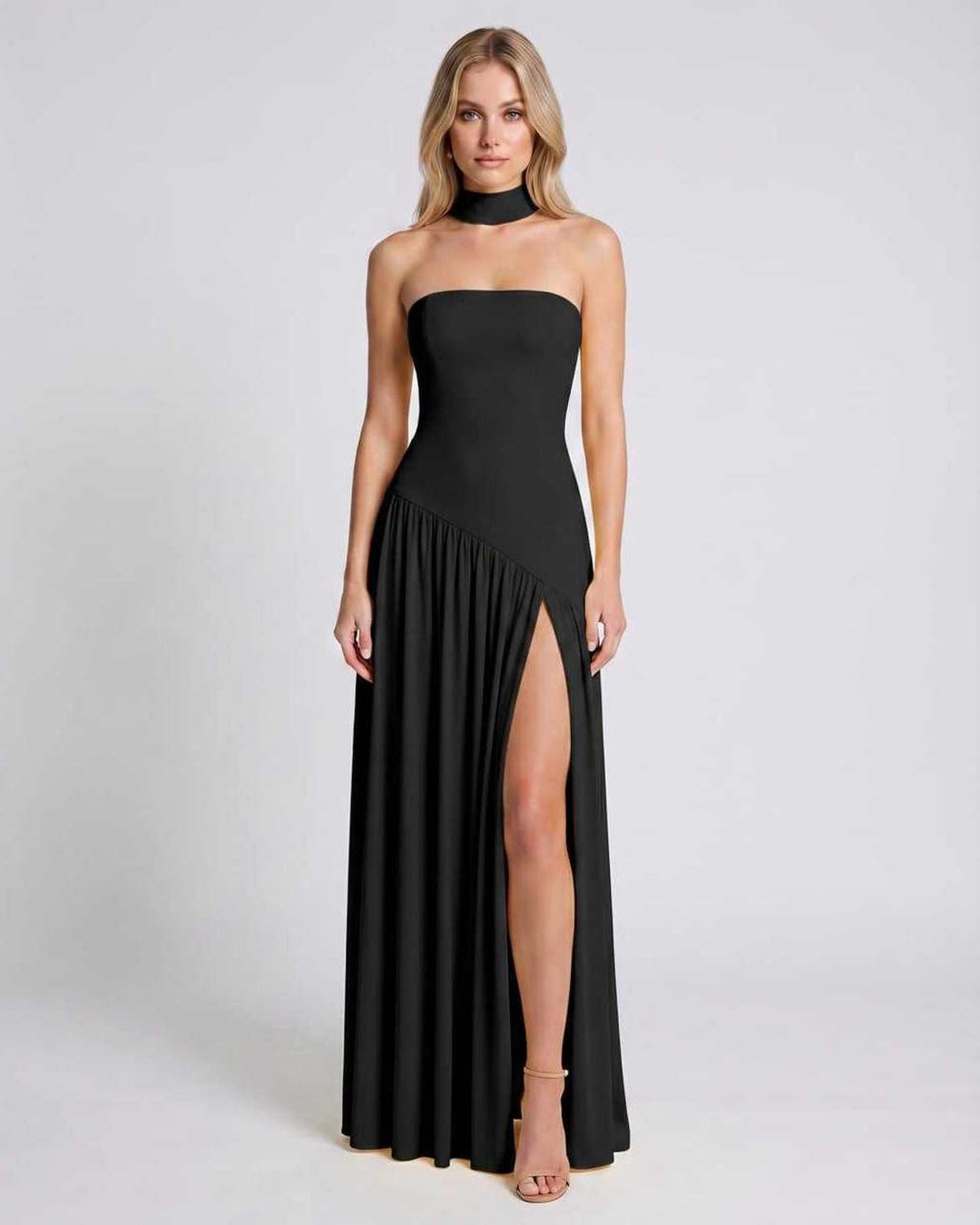 Vestido maxi sin tirantes, ideal para verano y ocasiones especiales. Diseño elegante para invitada de boda.