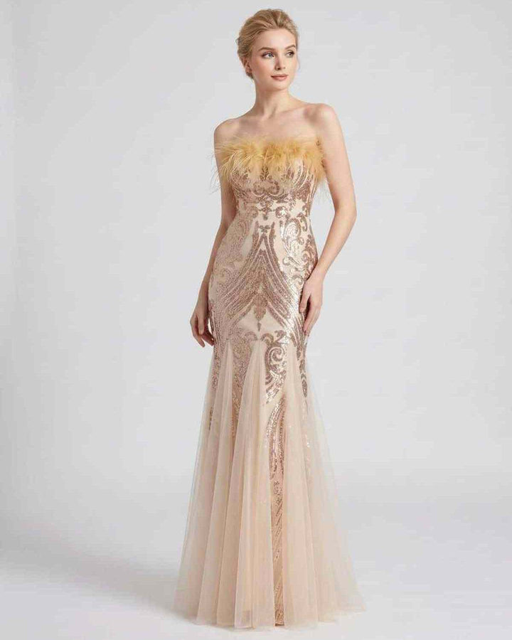 Vestido de fiesta para mujer, lentejuelas brillantes y detalles de plumas. Maxi largo.