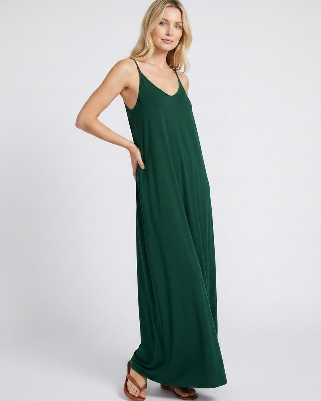 Vestido de mujer para verano, largo, con escote en V, bolsillos y estilo versátil.