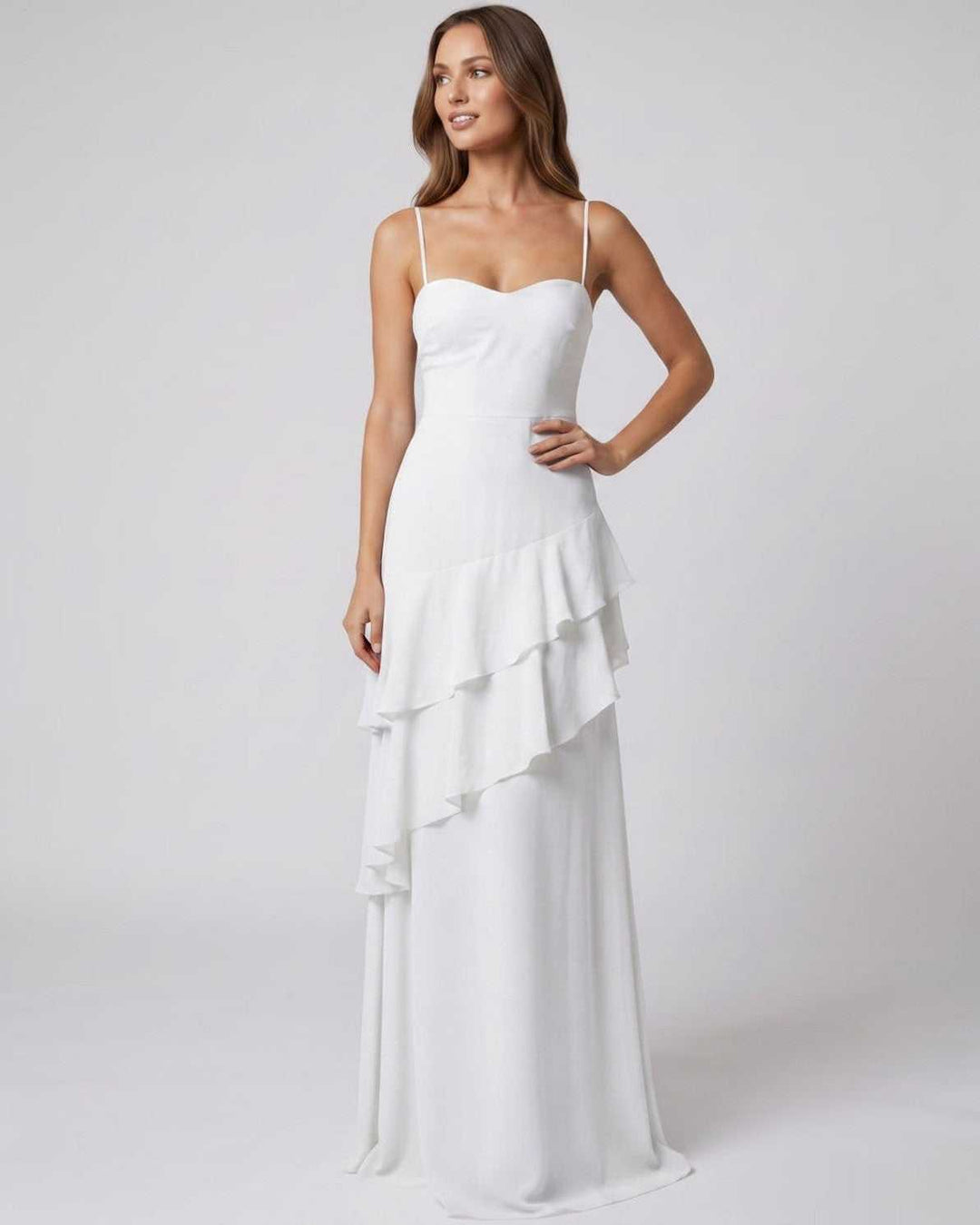 Vestido maxi de noche elegante, con volantes, escote V y silueta ajustada. Ideal para eventos formales o cóctel.