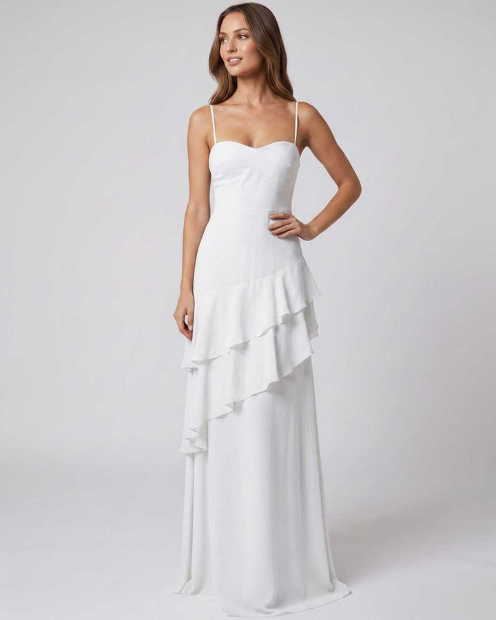 Vestido maxi de noche elegante, con volantes, escote V y silueta ajustada. Ideal para eventos formales o cóctel.