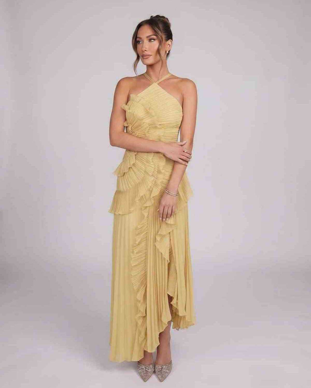 Vestido maxi asimétrico fluido para mujer, cuello halter, ropa elegante de verano y eventos.