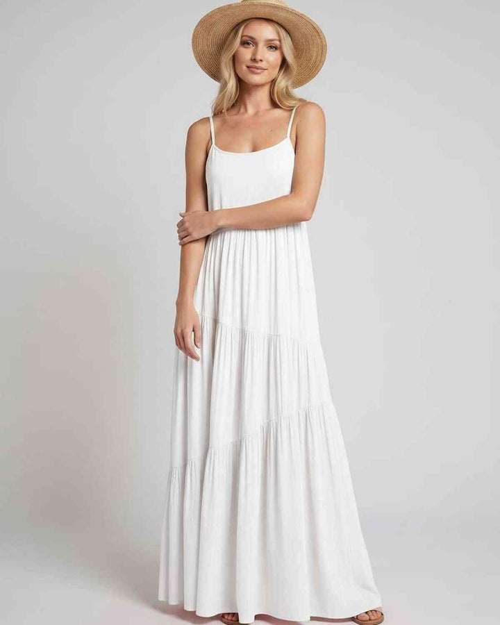 Vestido maxi sin mangas, ideal para paseos casuales en verano.