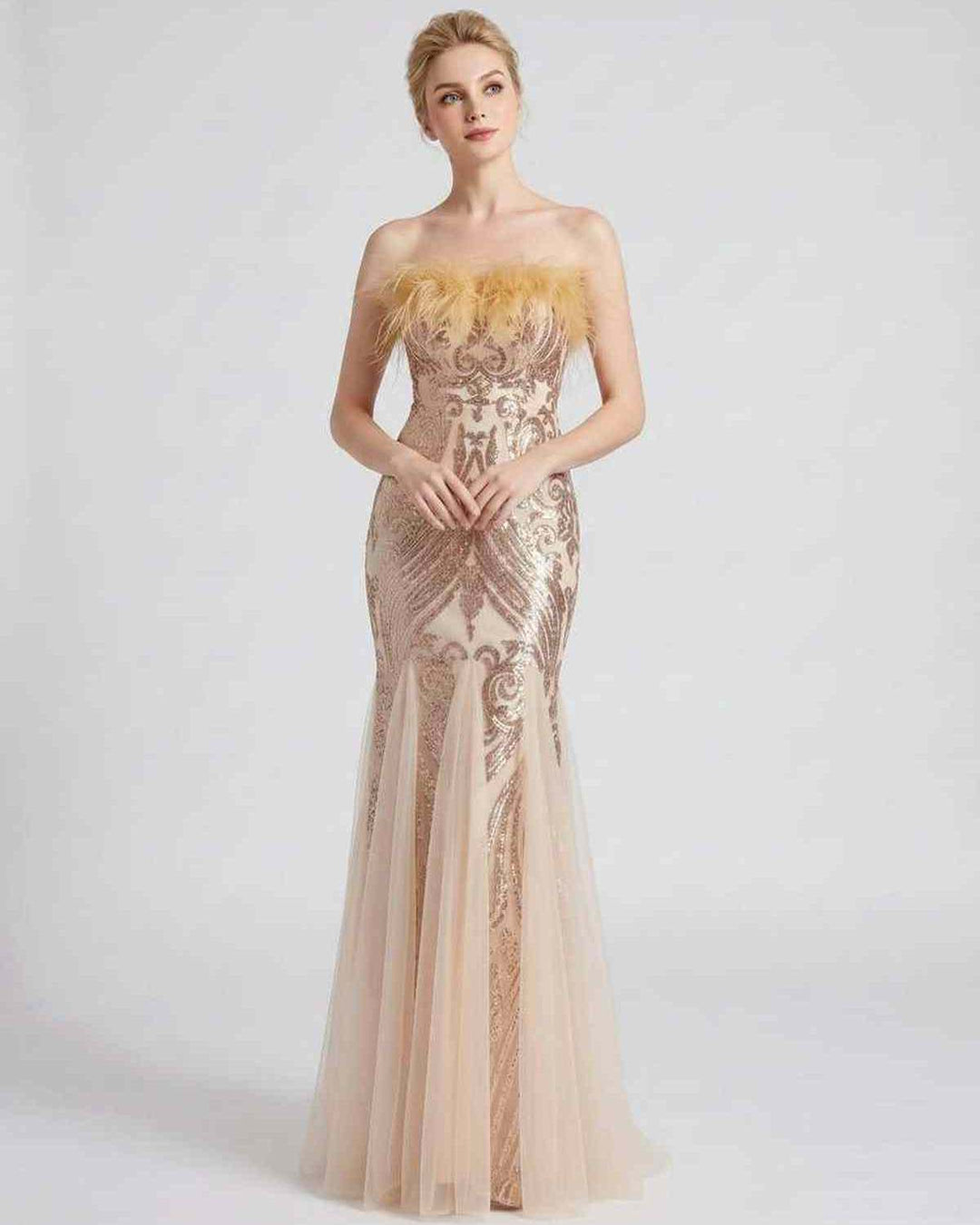 Vestido de gala con lentejuelas, plumas y corte sirena. Sensual y sofisticado.